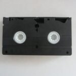 شريط فيديو VHS خام أسود