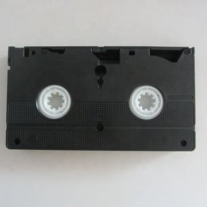 شريط فيديو VHS خام أسود